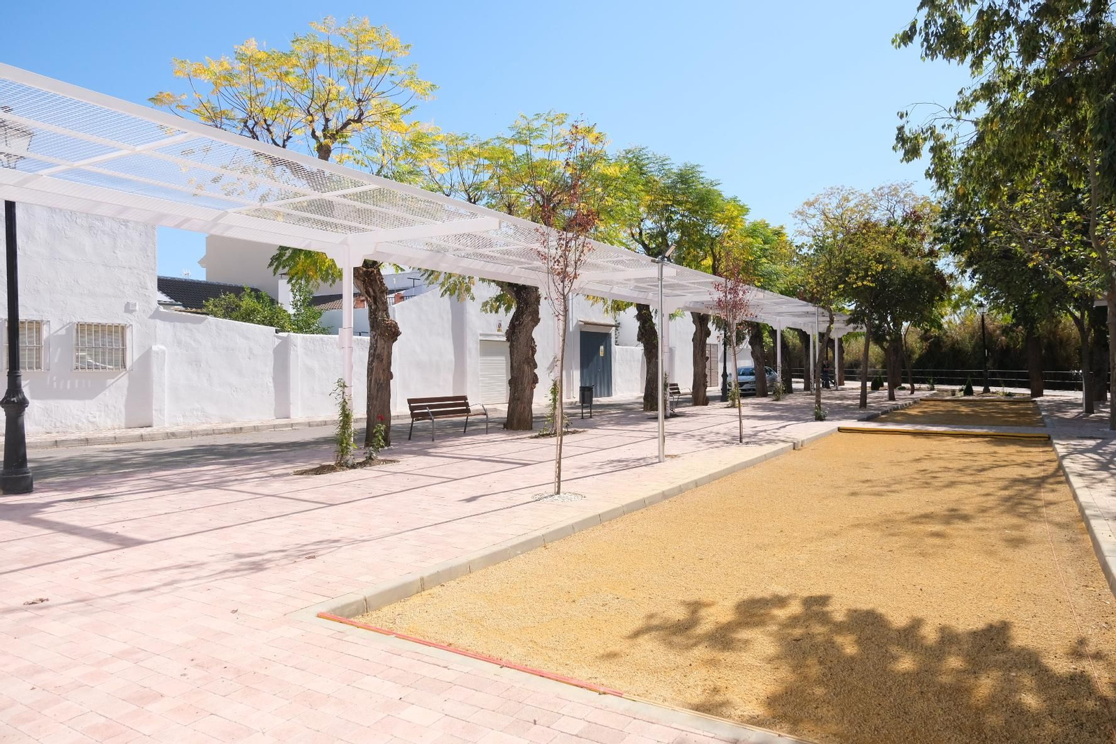 Nuevas pistas de petanca en la barriada Virgen de la Sierra de Cabra.