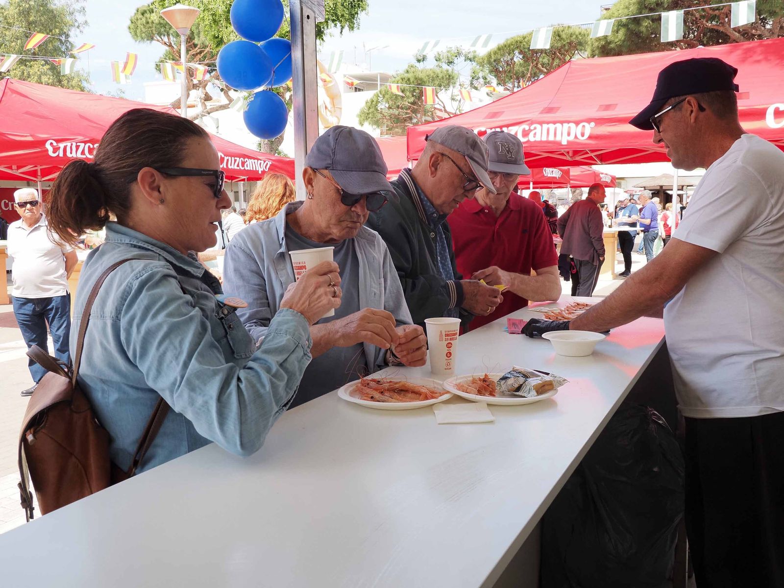 El espectacular ambiente de la Feria de la Gamba de Punta Umbría, en imágenes