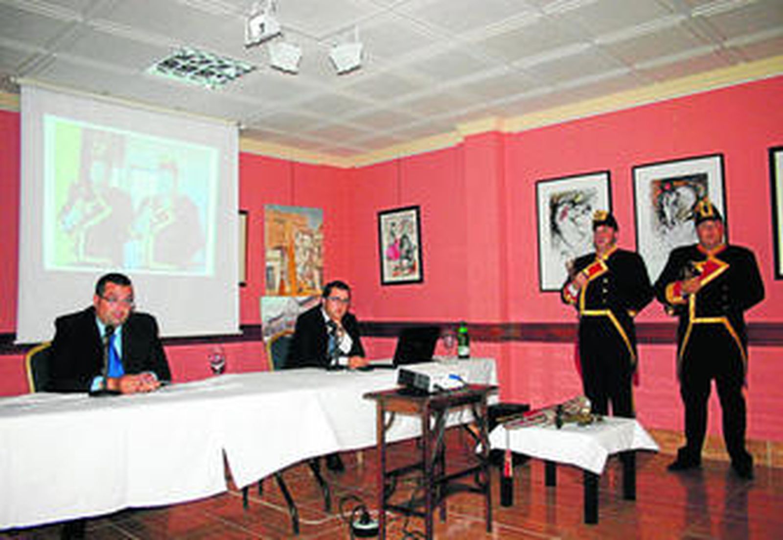 Miguel Ángel Arellano García, que fue presentado por Manuel Herrera, durante su intervención con los clarineros de El Puerto.