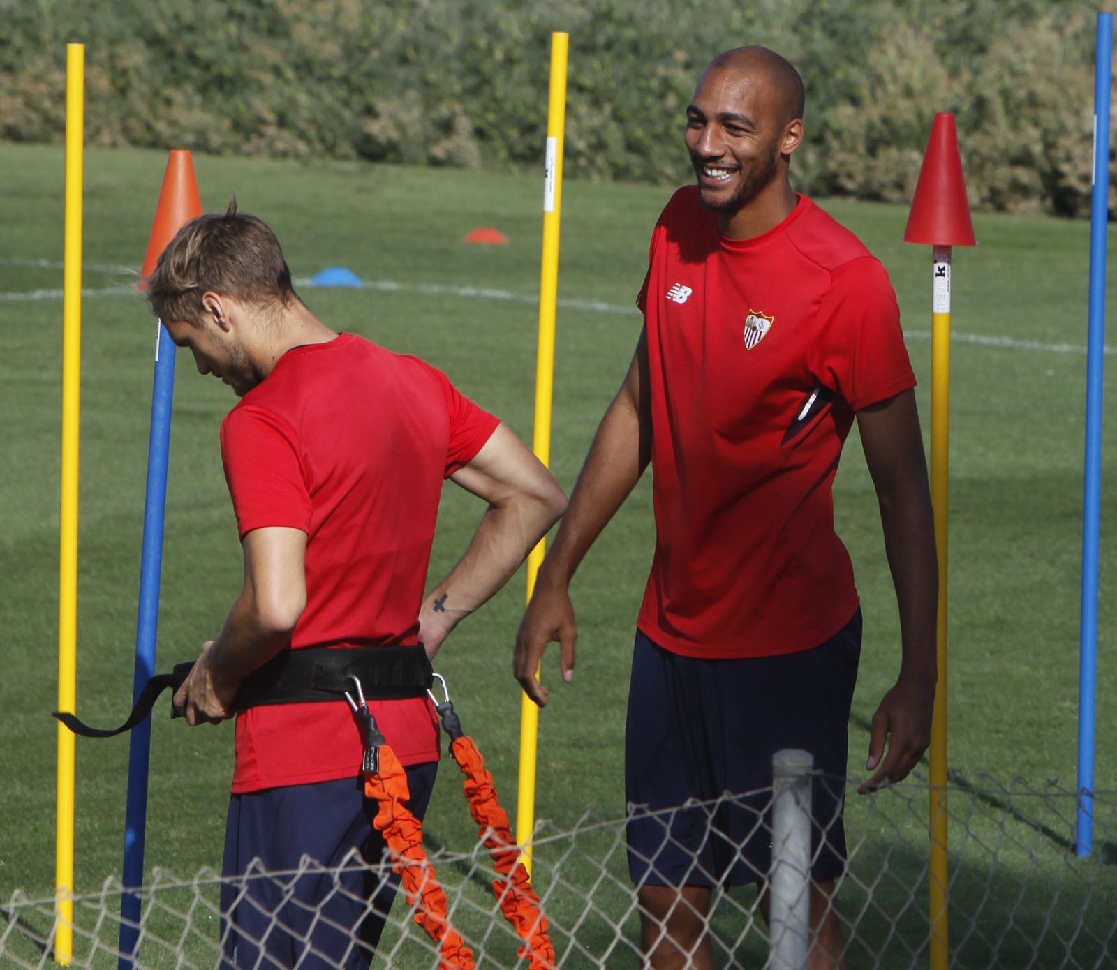 N'Zonzi sonríe durante un entrenamiento.