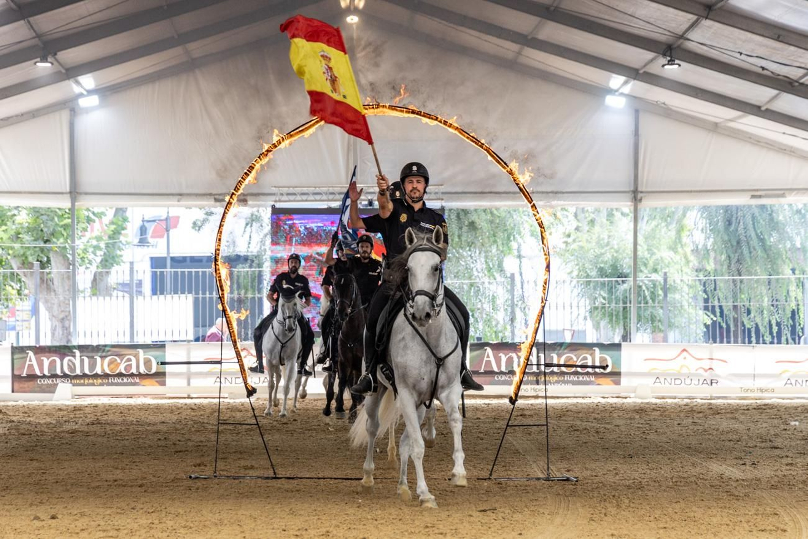 Anducab rinde homenaje a la unidad de caballería de la Policía Nacional