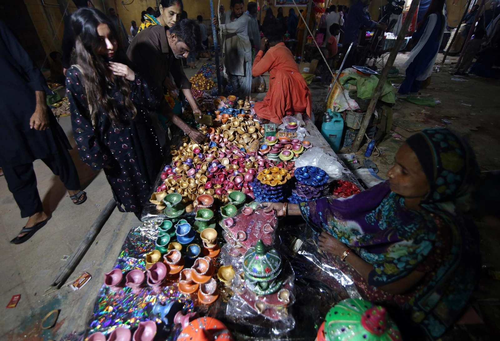 Las preciosas imágenes de la celebración del Diwali en India: un festival de luz y color