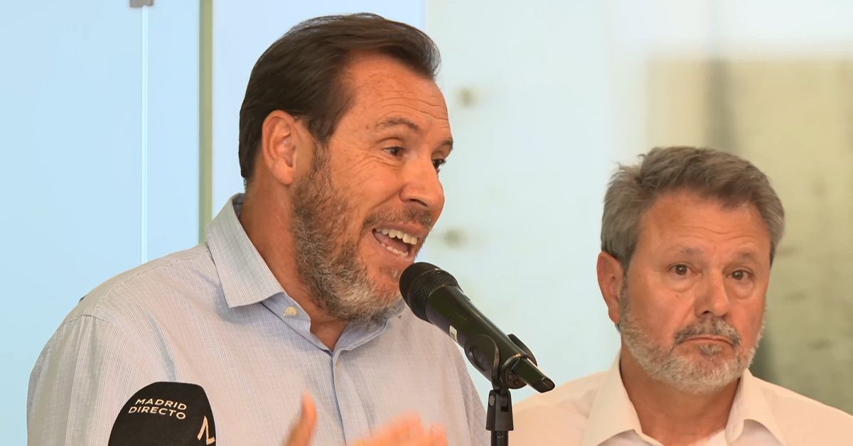 El AVE sigue mientras otro tren está detenido