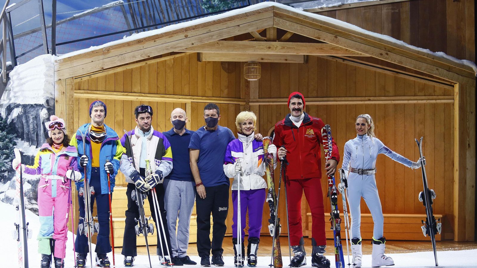 Antonio Banderas, con el director y el reparto de la obra, este martes, en el Teatro del Soho.