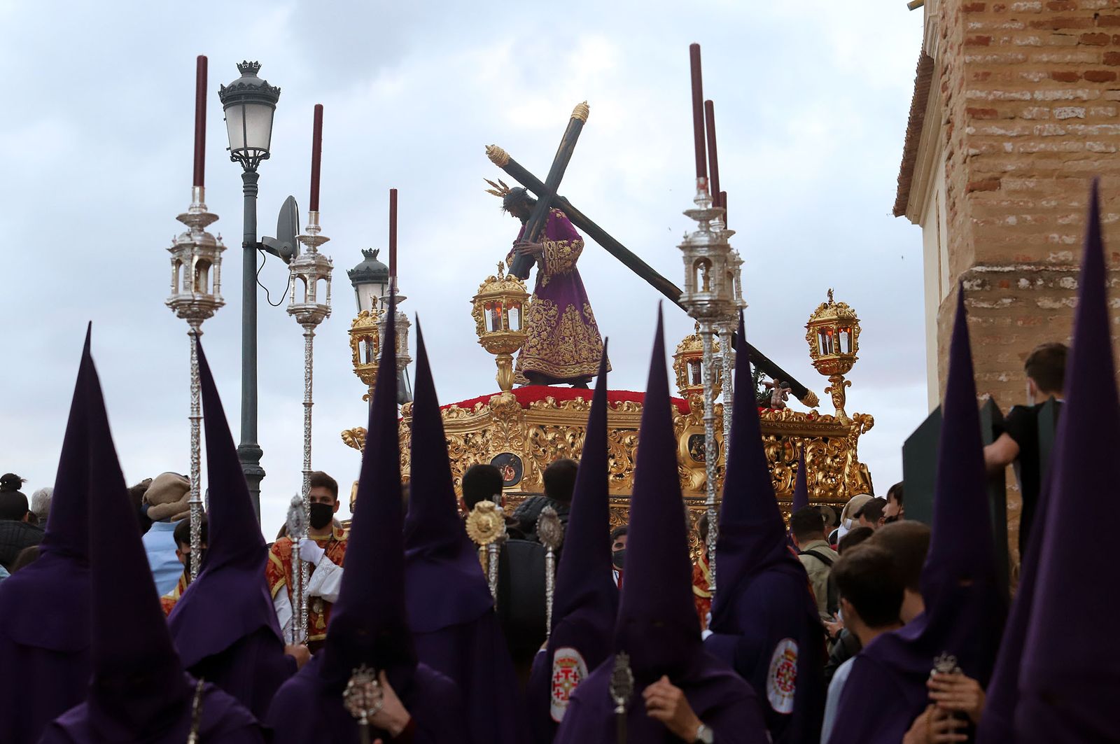 Imágenes de Pasión en su procesión por Huelva