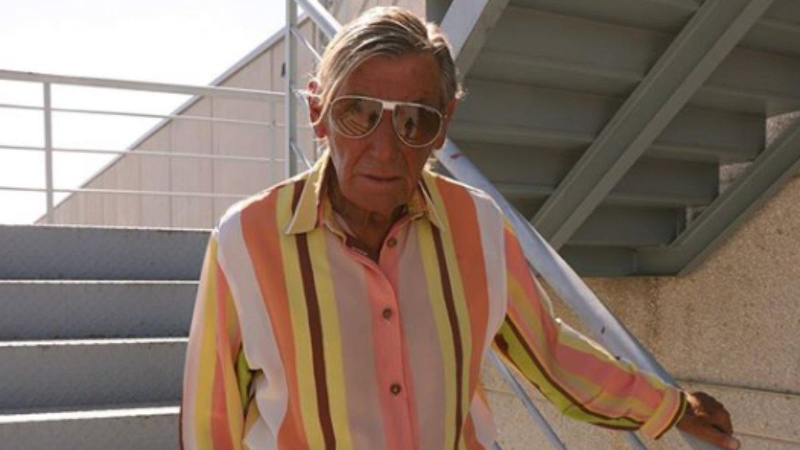 Andrés García-Carro, con una de las camisas que elige personalmente para aparecer en sus 'post'.