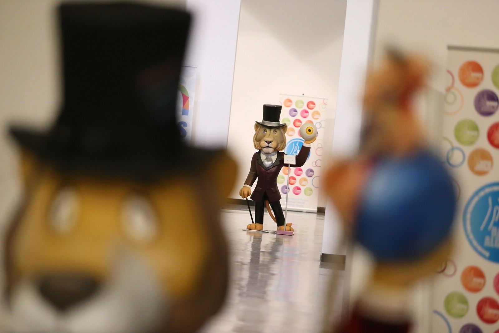 Las imágenes de la exposición 'La Vuelta de Willy Fog con Apadis'