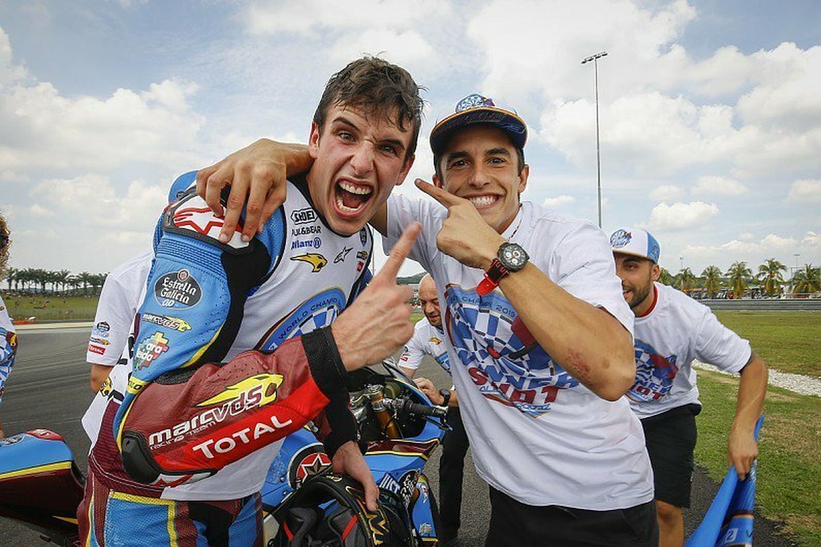 La celebración del título mundial de Moto2 de Álex Márquez