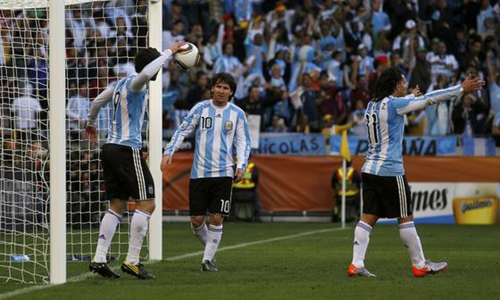 Alemania pone en evidencia a Argetina y obtiene el pase a semifinales. / Reuters