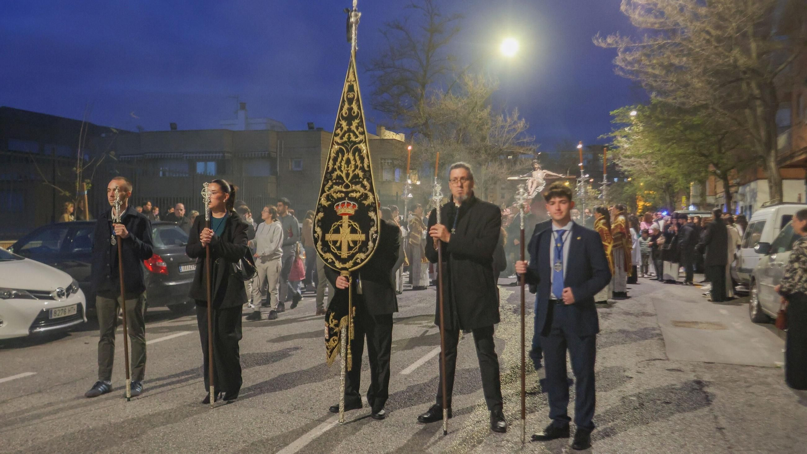 Las mejores imágenes del Vía Crucis de la Hermandad de los Salesianos 2025