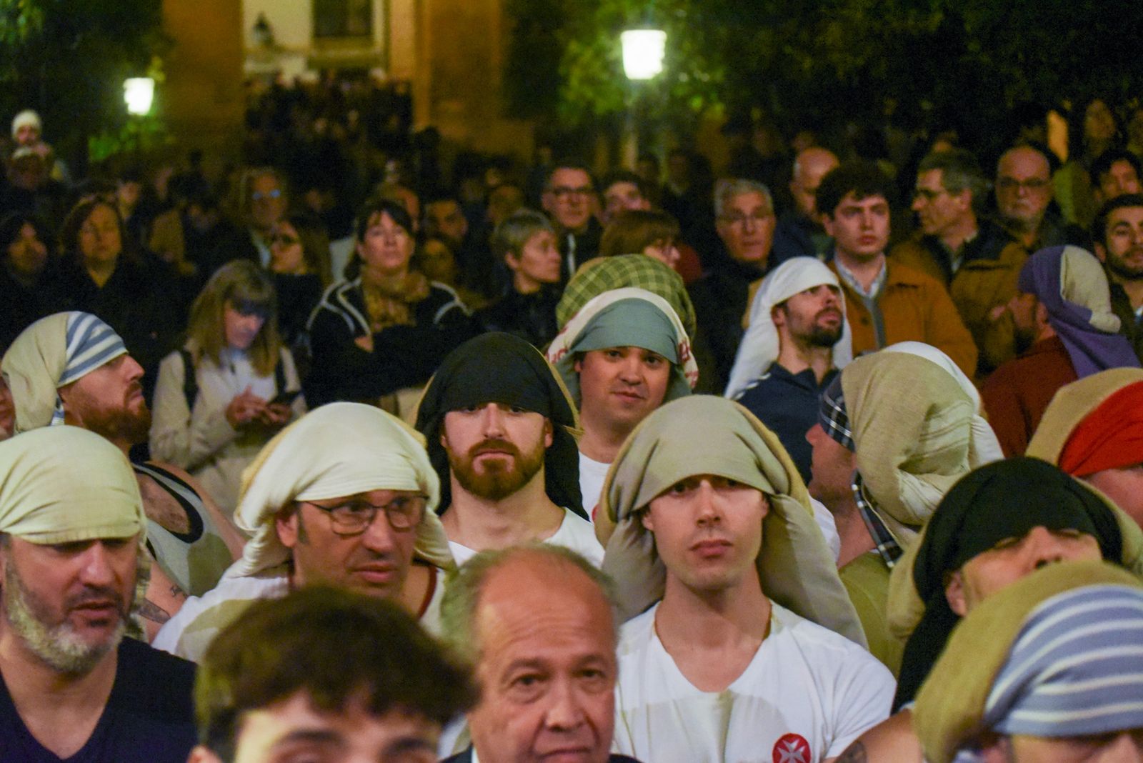 El Vía Crucis de las Cofradía con el Señor de la Sangre, en imágenes