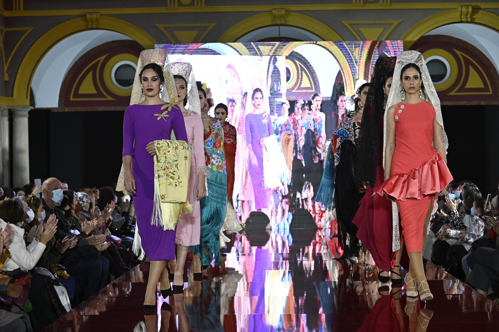 El desfile de Ángeles Espinar y Maite Cárdenas en Pasarela Huelva Flamenca 2022, todas las fotos