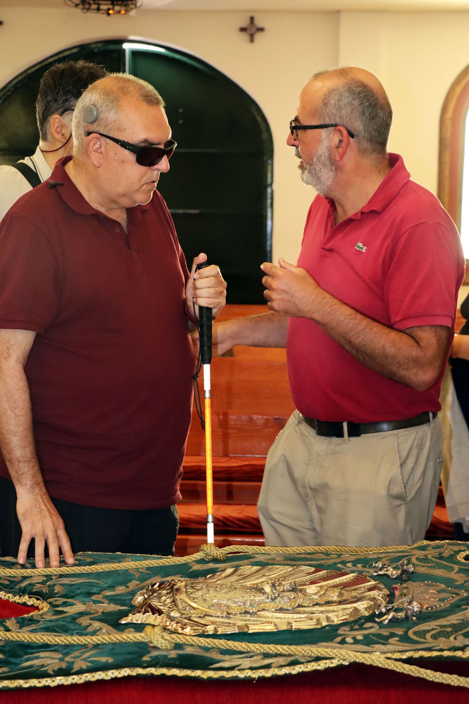 Visita guiada de la ONCE a la Hermandad de Emigrantes de Huelva, en imágenes