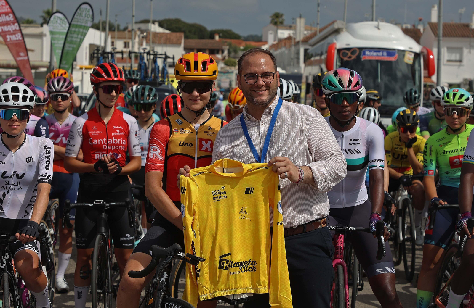 Fotos de la salida de la III Vuelta Ciclista femenina a Andalucía desde Castellar