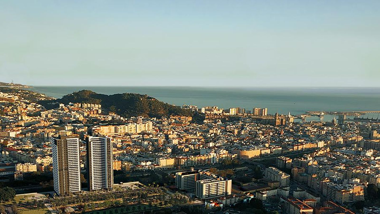 Vista del paisaje de Málaga y de las dos torres de 30 plantas proyectadas en Martiricos.