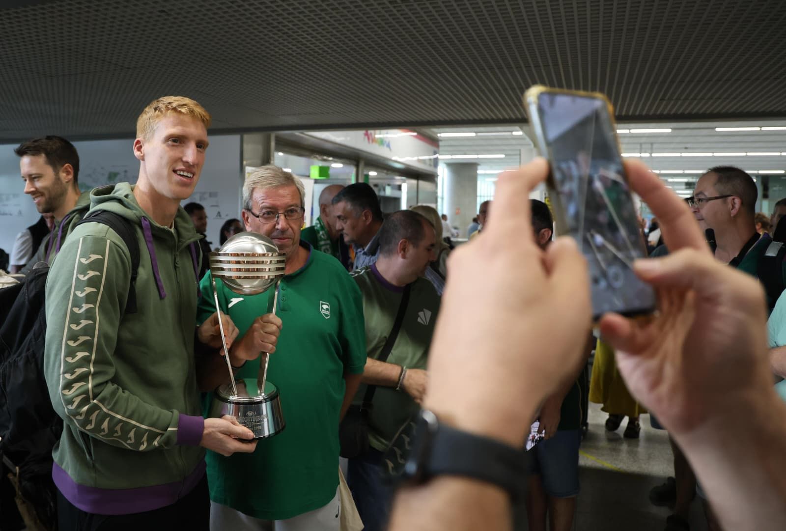 El Unicaja brinda la Copa Intercontinental con la afición
