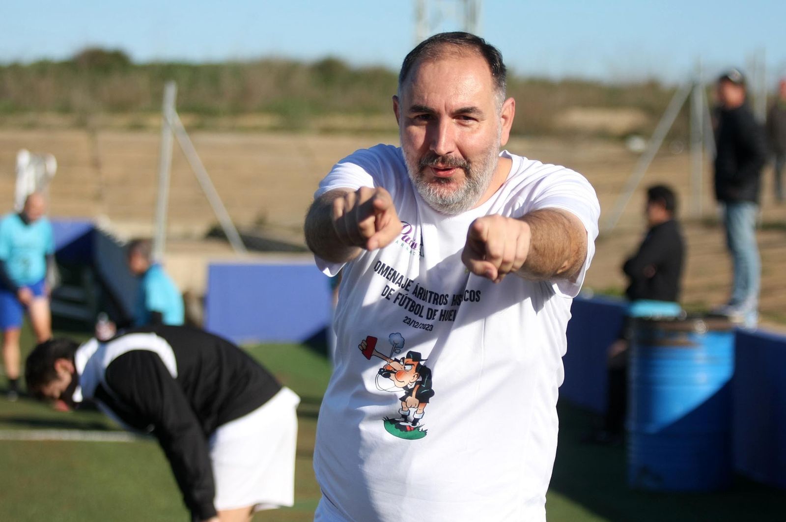 Imágenes del partido homenaje a los árbitros históricos de fútbol de Huelva