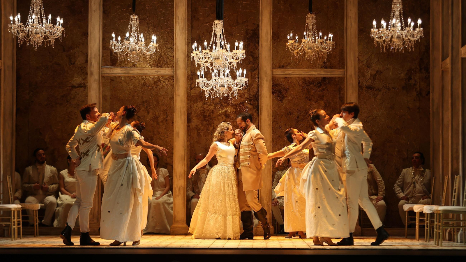 Imágenes de la ópera 'Don Gil de Alcalá' en el Teatro Villamarta de Jerez