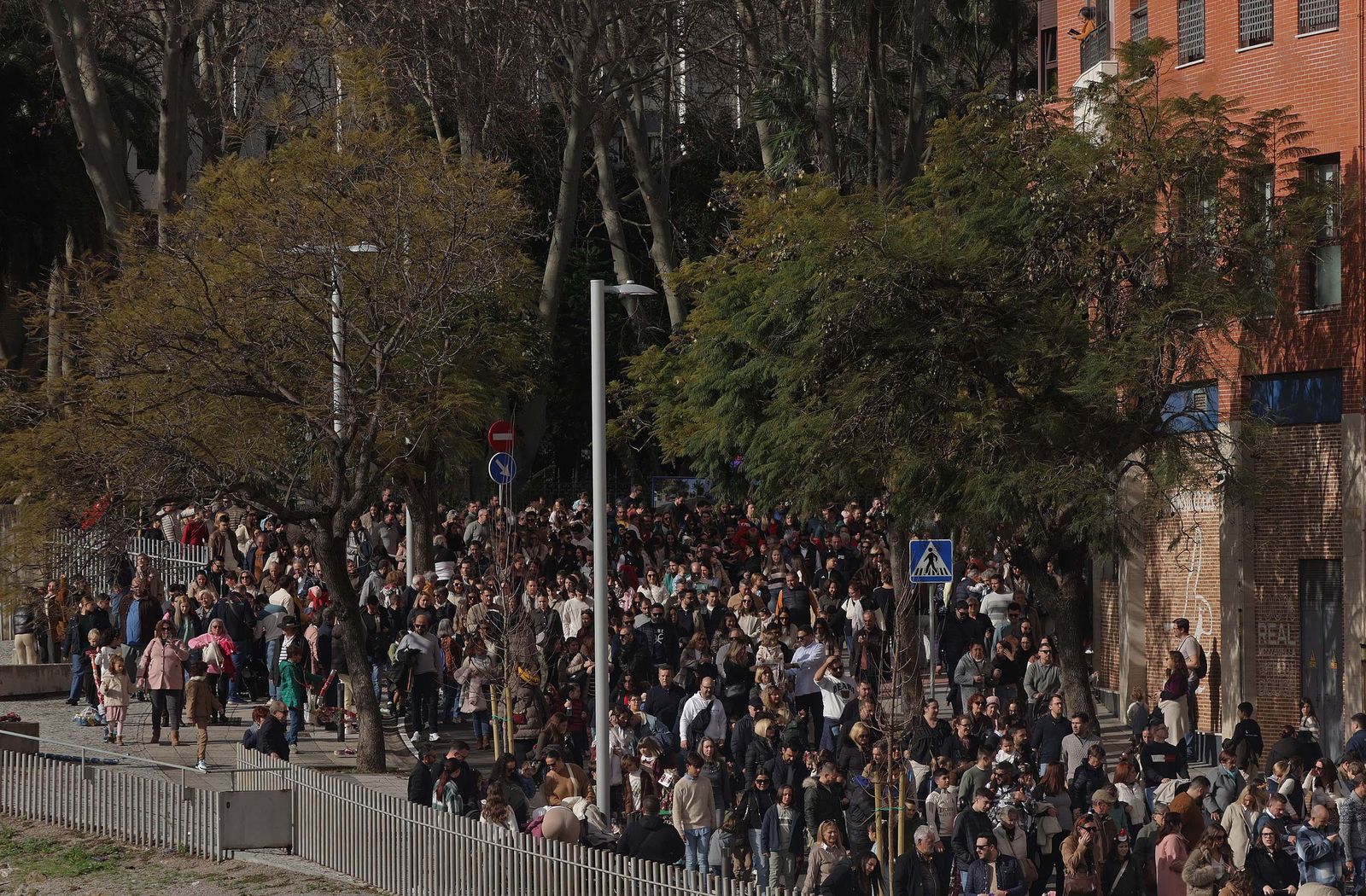 Búscate en el multitudinario arrastre de latas 2026 en Algeciras