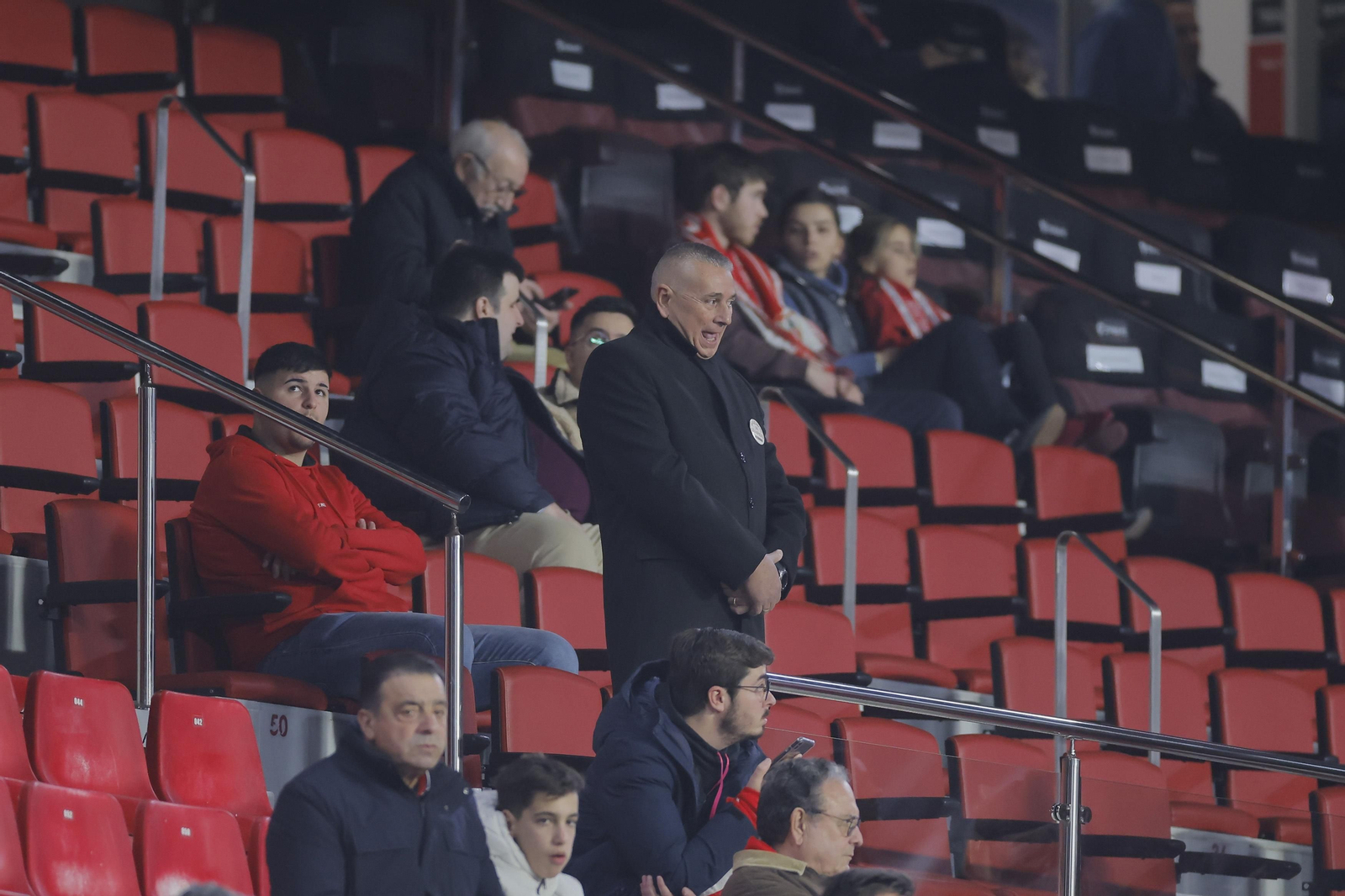 Búscate en las fotos del Sevilla-Alavés