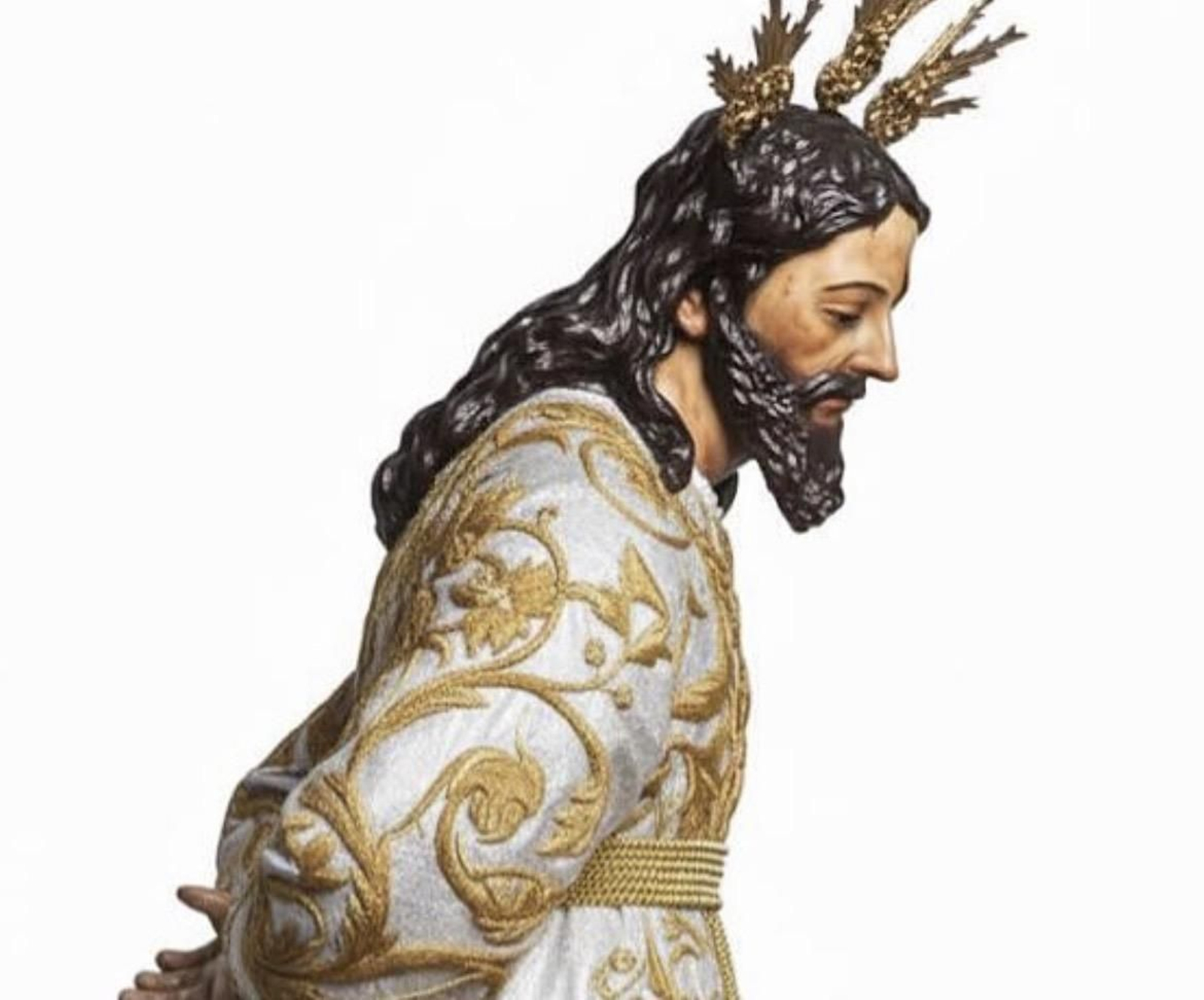 Detalle de la túnica a recuperar por varios hermanos de la Amargura