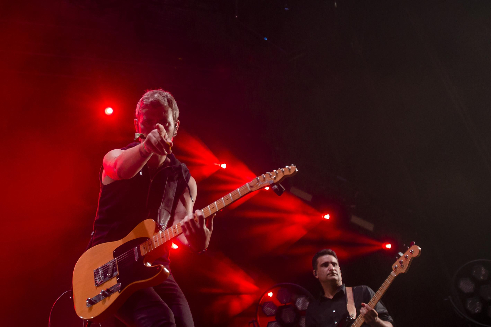 El cantante de Vuelo 505 en el escenario del NSM.