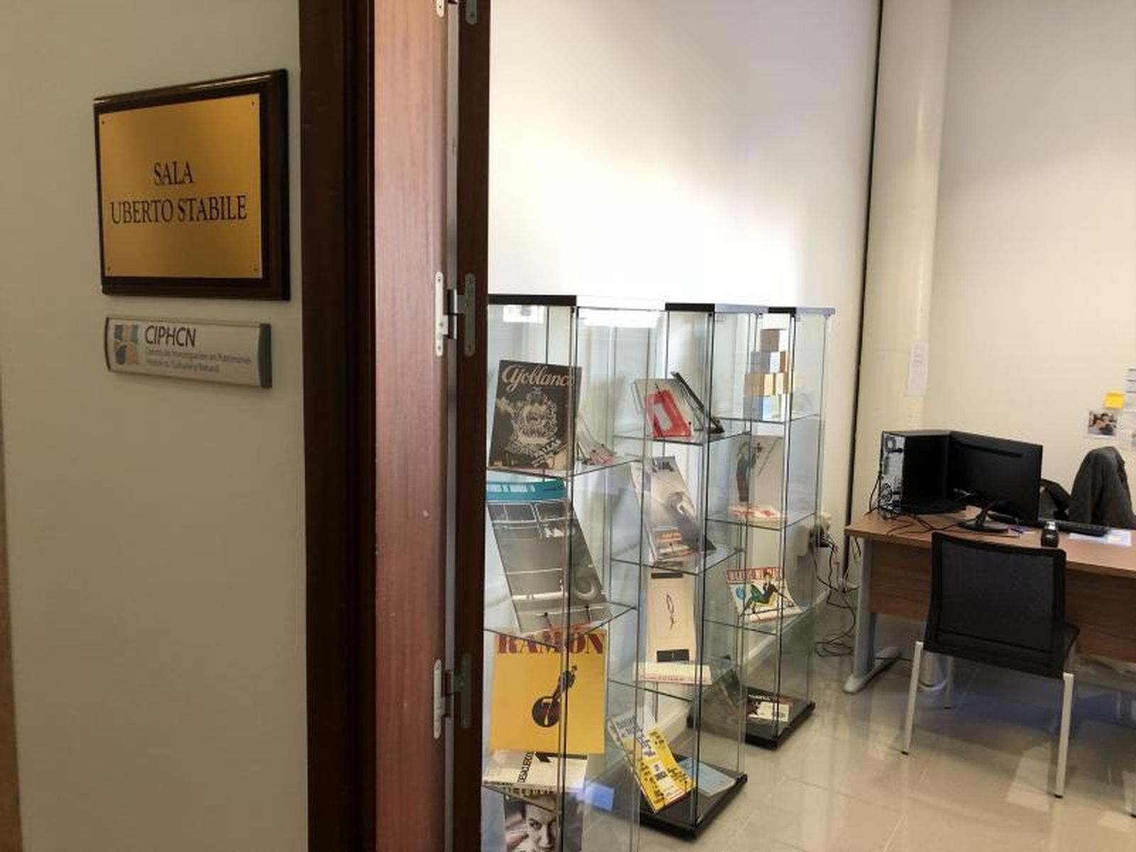 La nueva Sala Uberto Stabile, con los fondos donados por el poeta, en la Facultad de Humanidades, en los que se depositan todos los ejemplares.