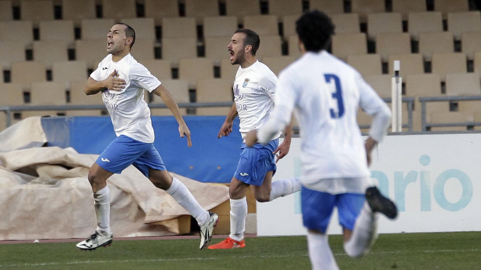 José Vega celebra el empate a uno en el partido de vuelta de la temporada 16/17.