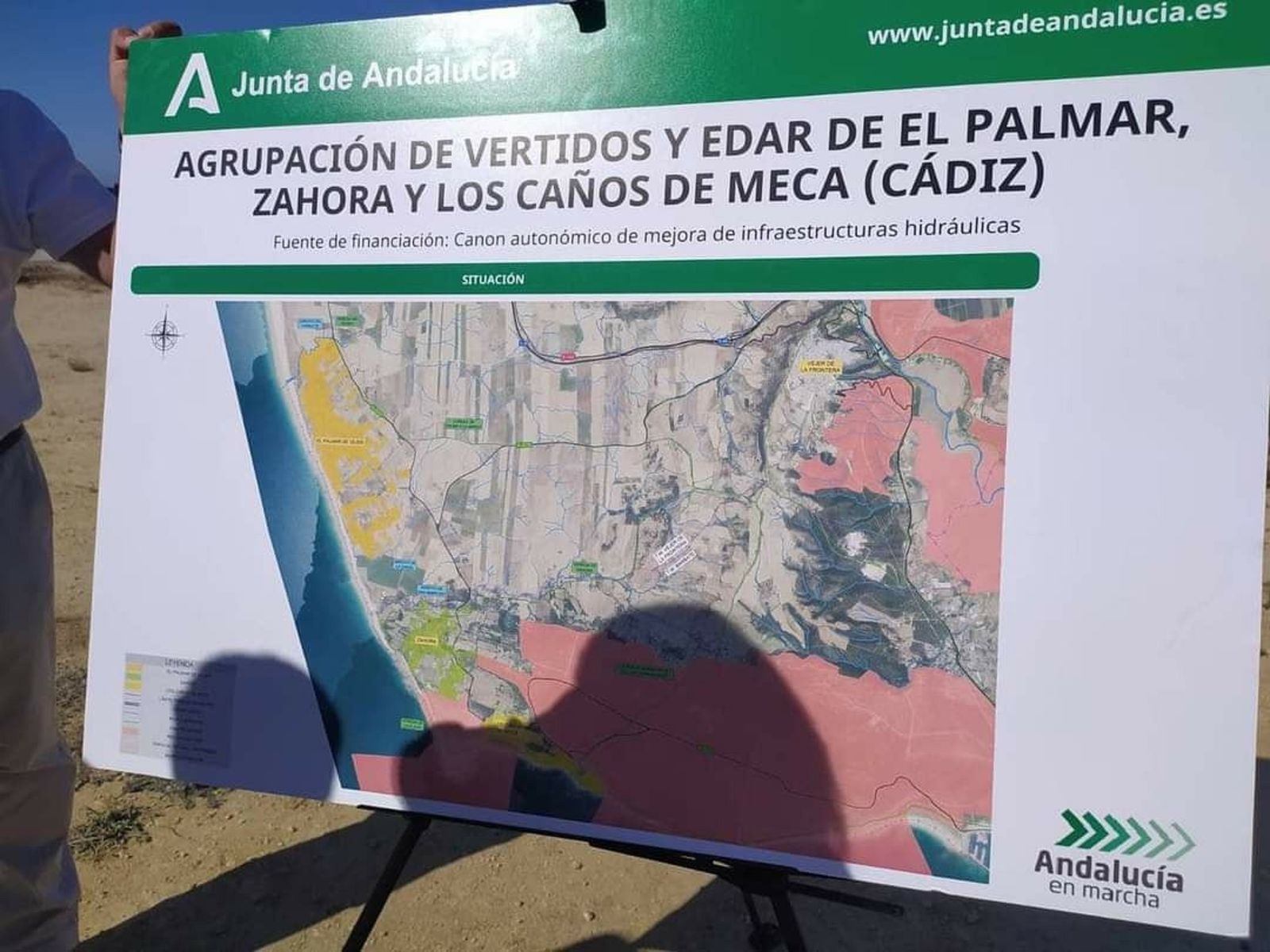 La agrupación de vertidos y la creación de una depuradora para el litoral sigue pendiente en la costa de la Janda.