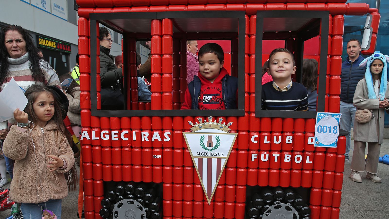 Fotos del arrastre de latas en Algeciras