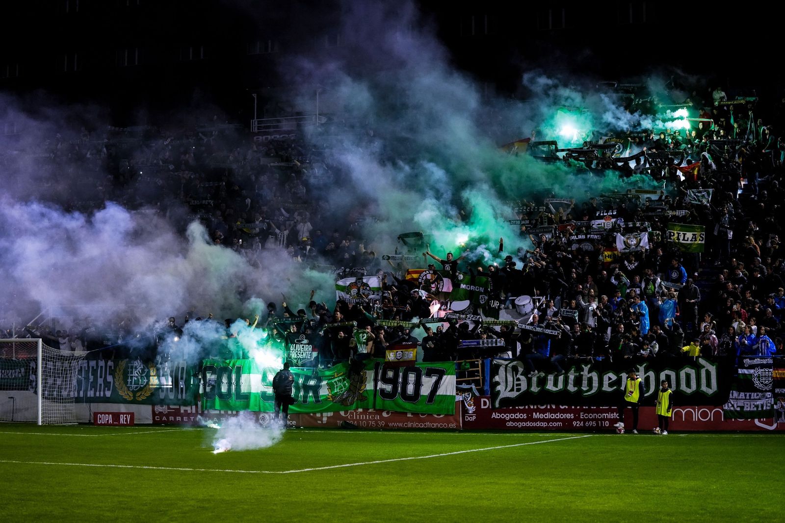 Aficionados béticos en el anterior encuentro con el Hernán Cortés.
