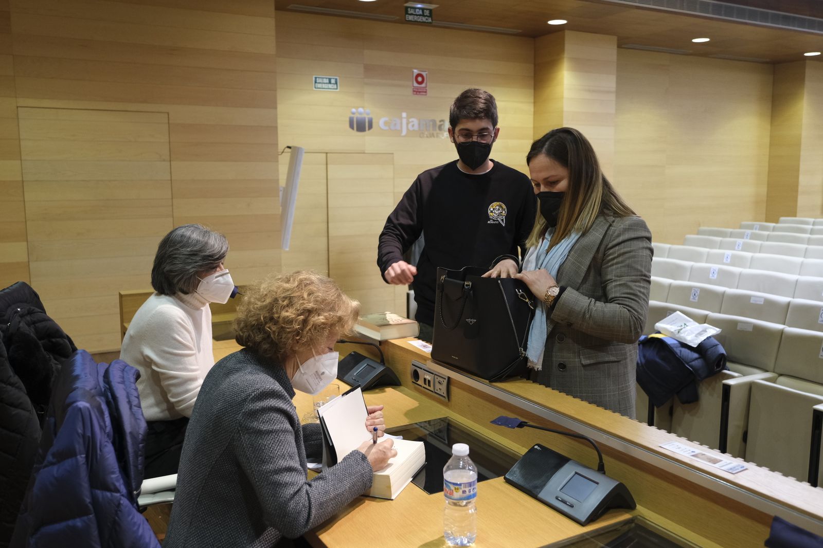 Fotogalería Diario de los Libros, con Julia Navarro. Almería