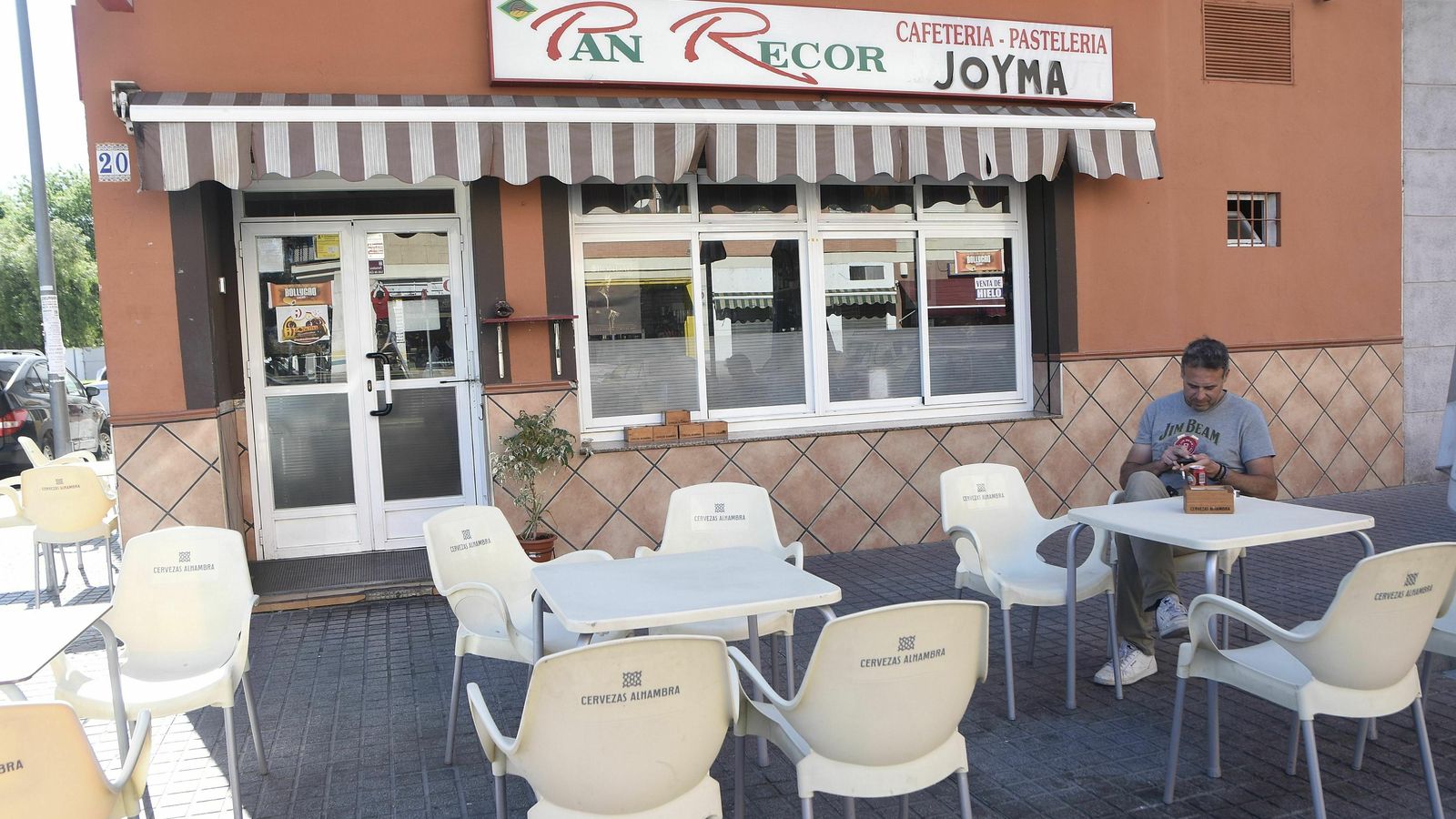 Terraza de la que dispone la Cafetería Joyma.