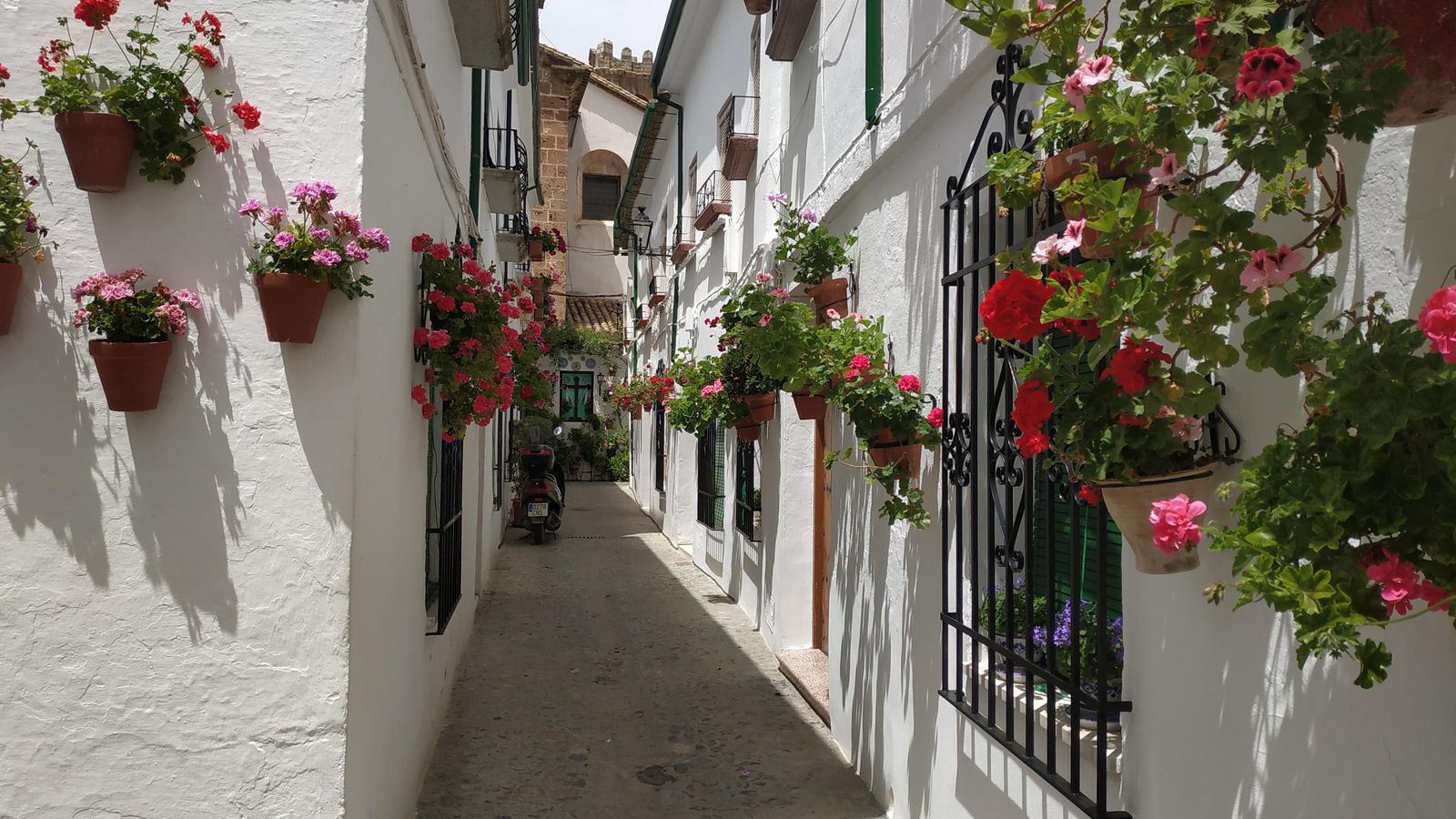 Callejón del barrio de la Villa de Priego de Córdoba. Callejón del barrio de la Villa de Priego de Córdoba.