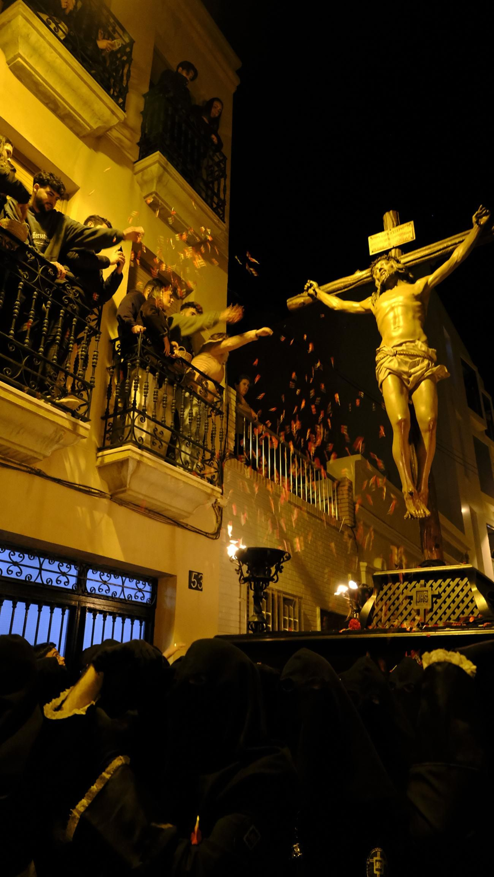 Las mejores imágenes de la Procesión del Perdón, en la noche del Martes Santo en Almería