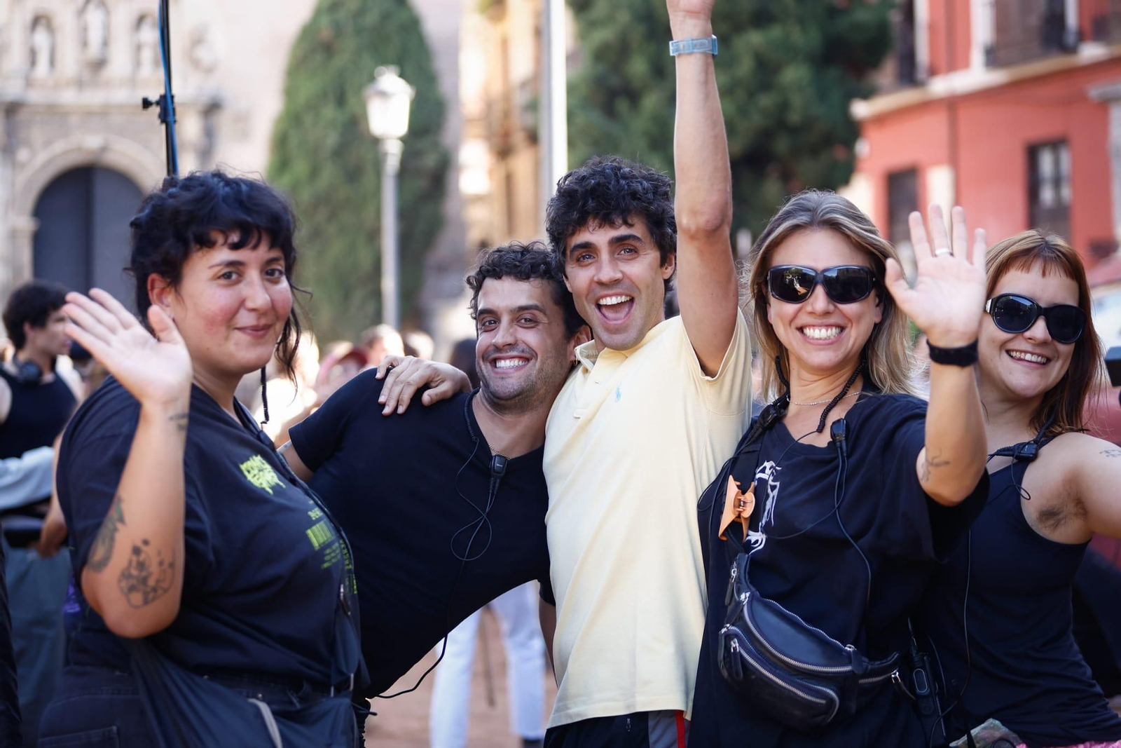 Fotos: así es el rodaje de la película de Los Javis en la plaza de Santa Ana de Granada