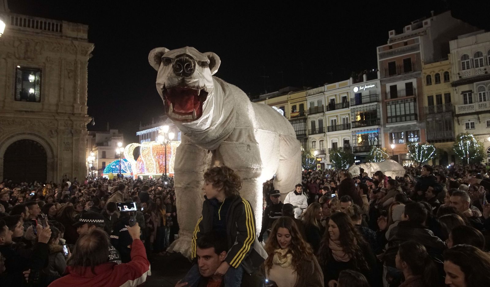 Los osos polares gigantes invaden Sevilla