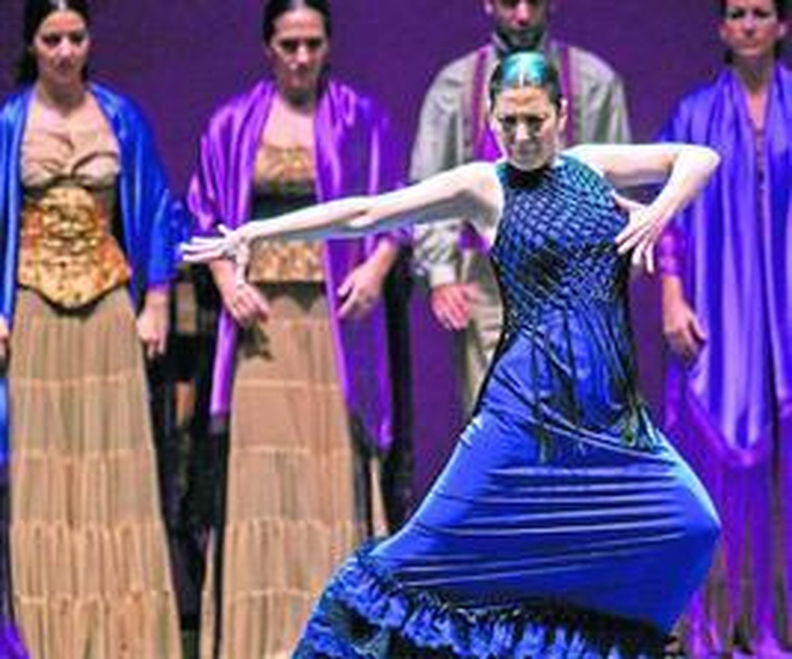 Sara  Baras en el montaje 'La Pepa', que llenó el Maestranza los tres días de su representación / JULIO GONZÁLEZ