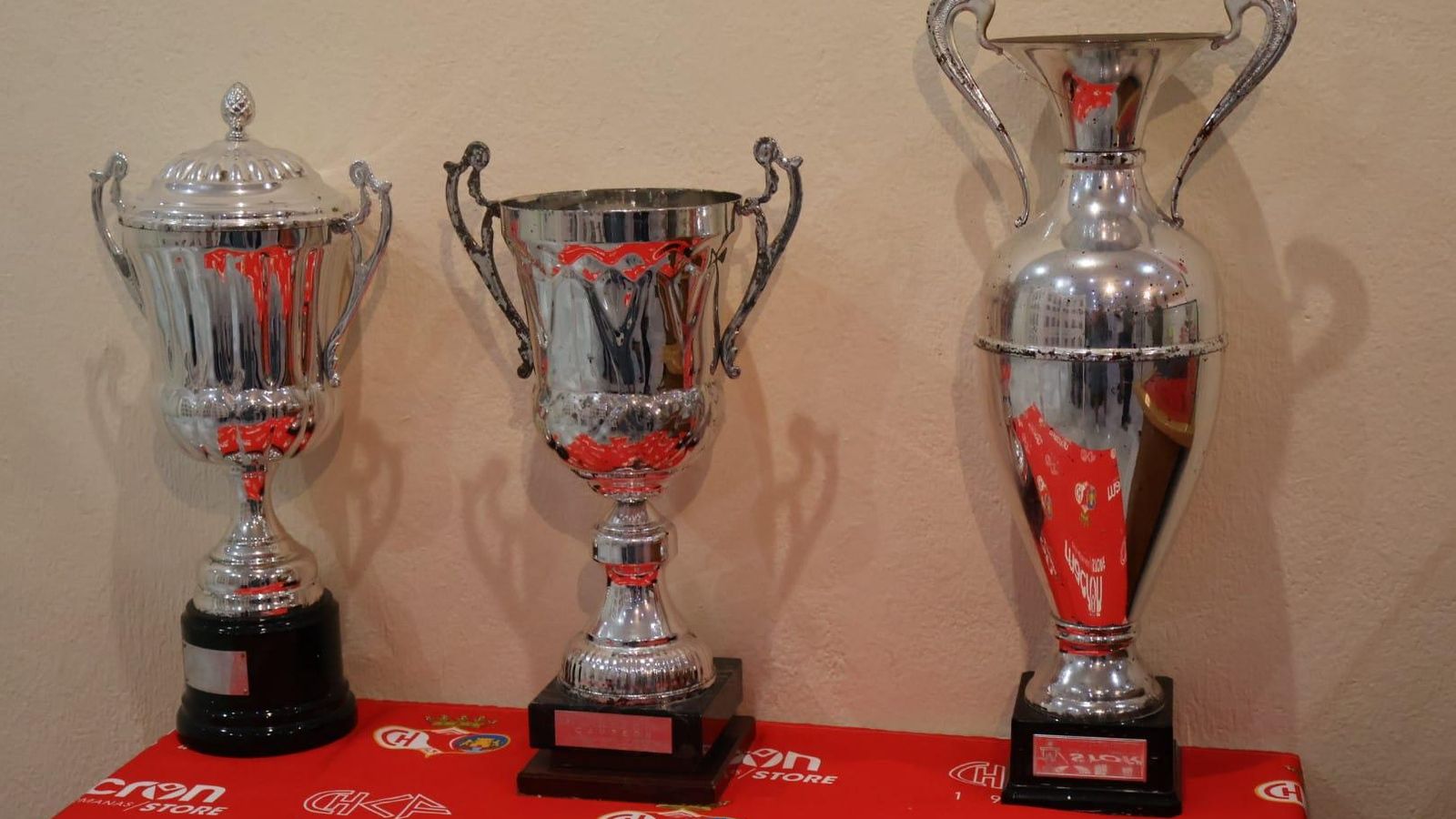 Algunos de los trofeos expuestos. Algunos de los trofeos expuestos.