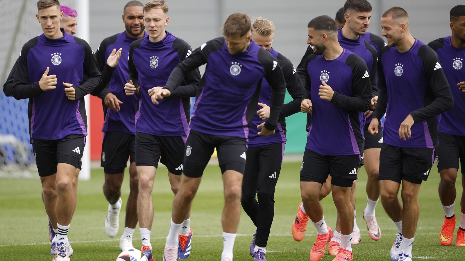 Entrenamiento de la selección alemana.jpg