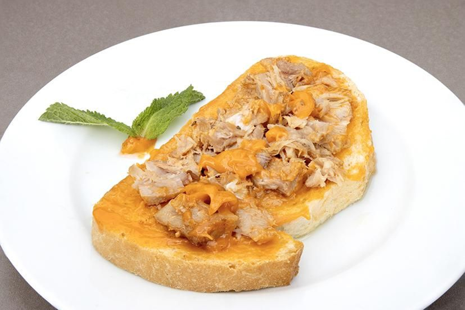 'Tosta de atún en manteca ibérica'