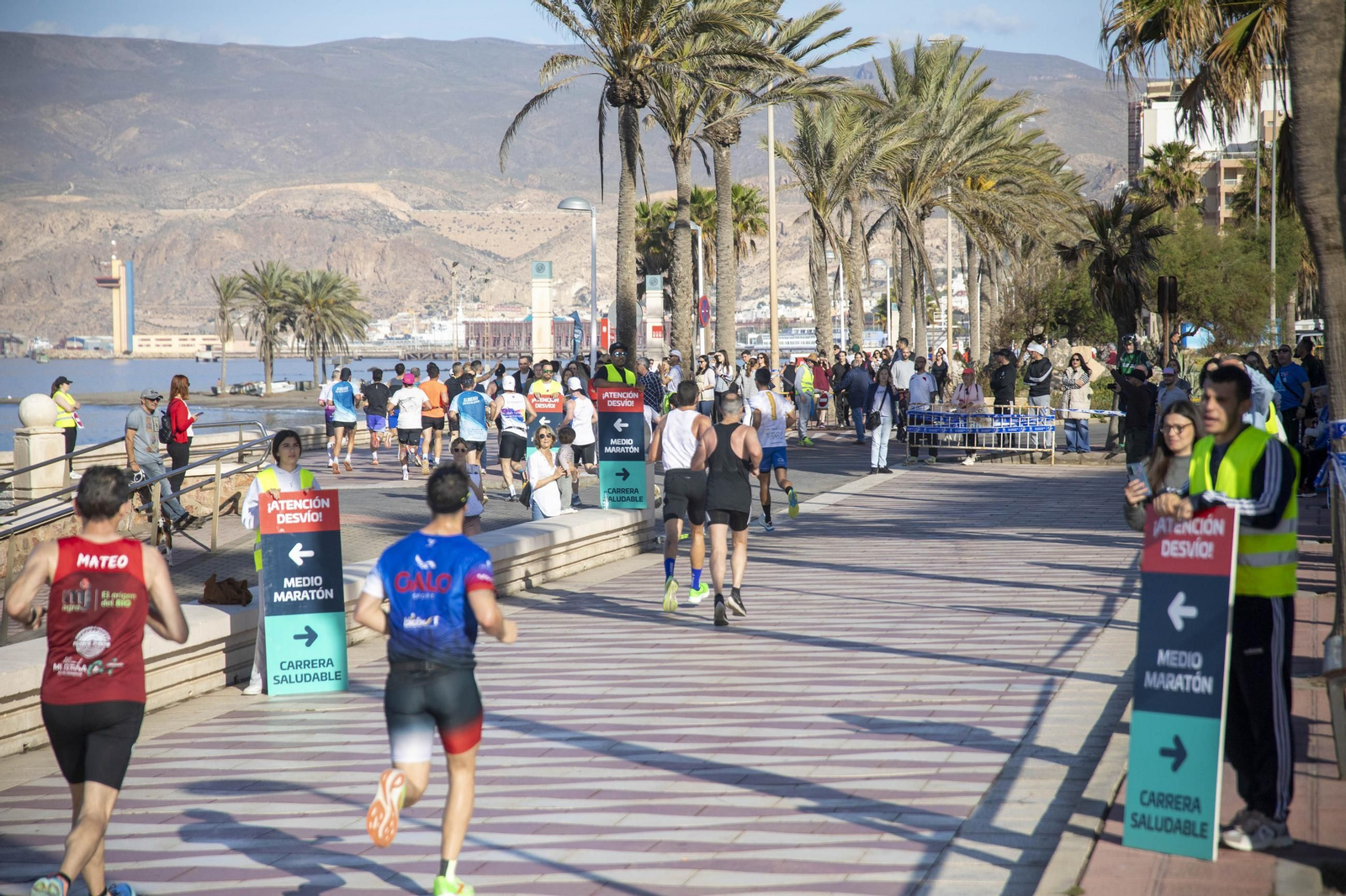 El Medio Maratón de Almería 2025, en imágenes