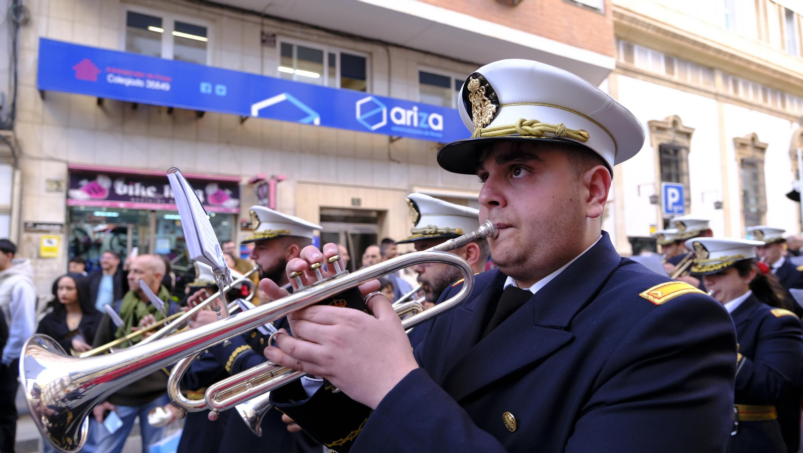 Coronación desaría al viento en su estación de Penitencia