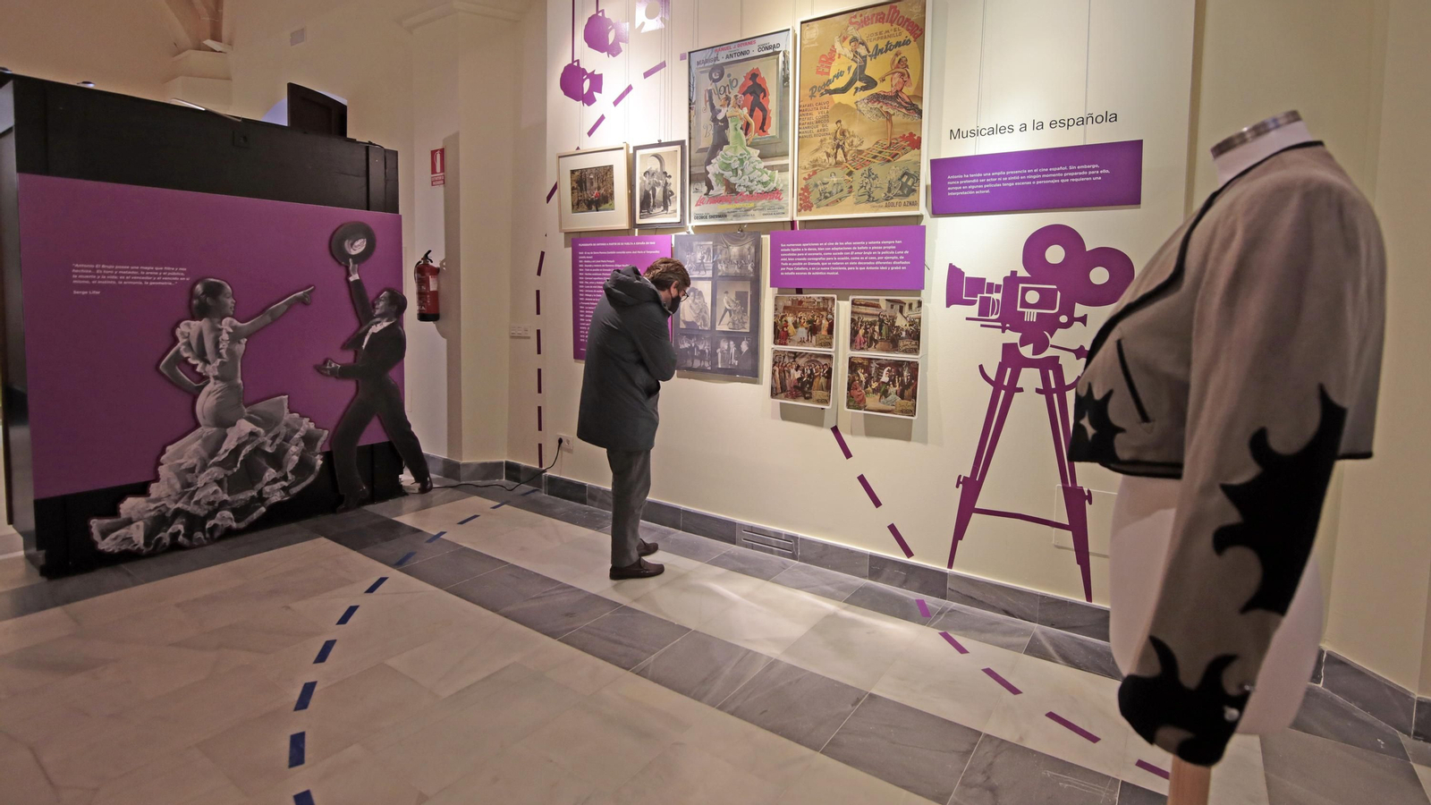 Inaugurada la exposición de Antonio El Bailarín