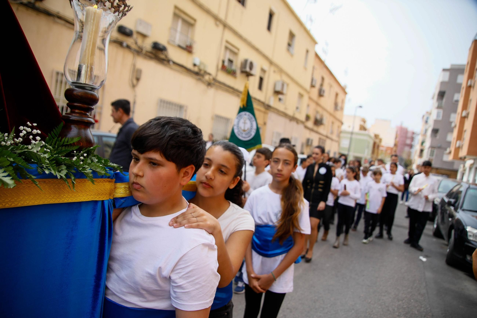 Las imágenes del CEIP San Fernando de El Zapillo de la ciudad de Almería en procesión en el viernes de dolores