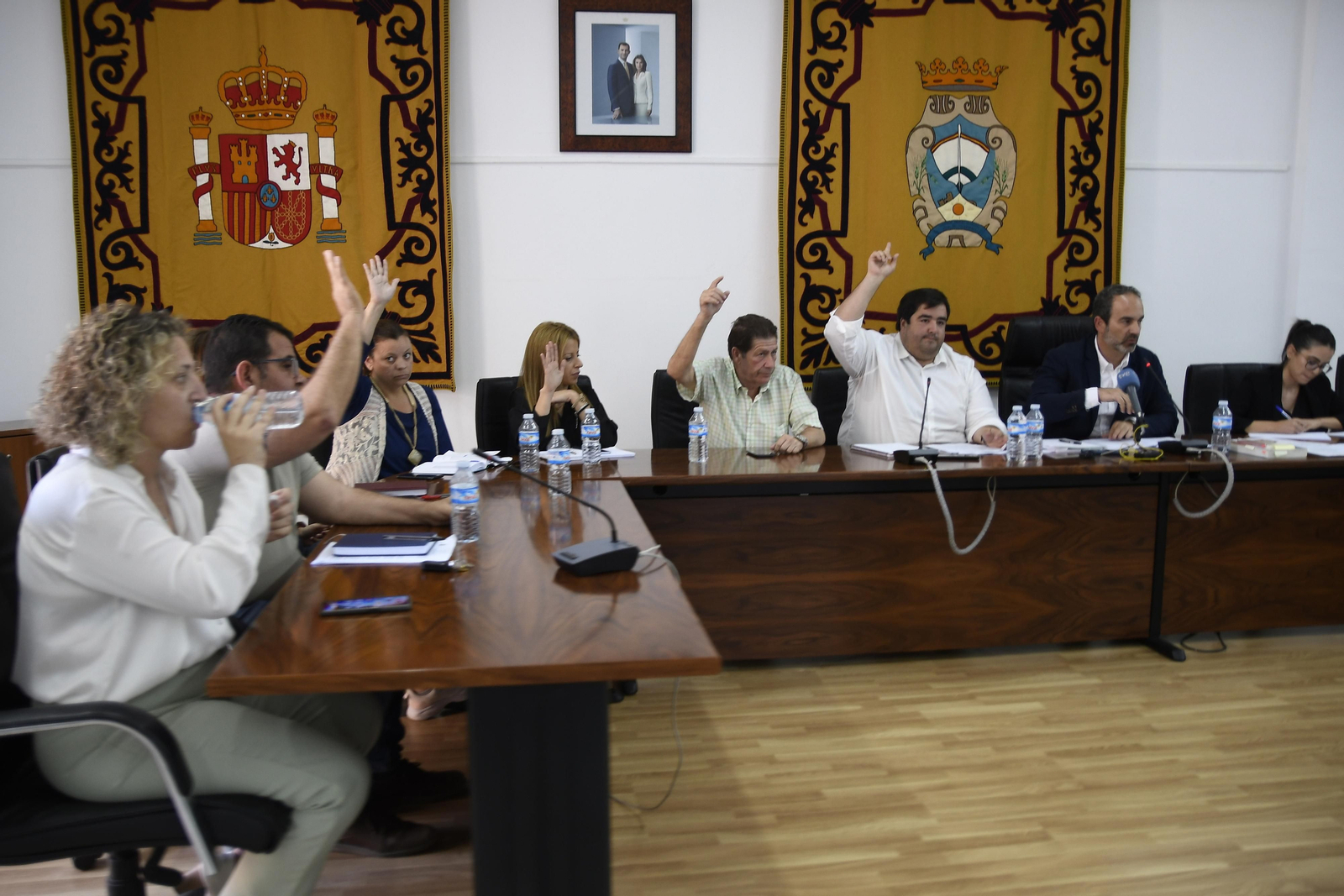 Momento en el que se ha producido la votación para aprobar la modificación puntual del planeamiento urbanístico de Carboneras. Momento en el que se ha producido la votación para aprobar la modificación puntual del planeamiento urbanístico de Carboneras.
