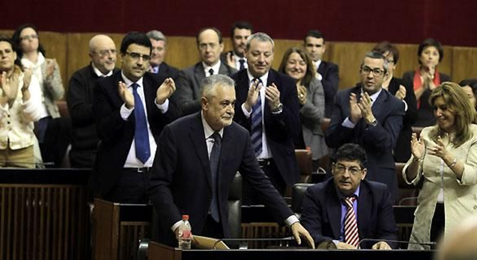 Griñán insta a Zoido a que aporte una sola prueba que le coloque en la trama de los ERE