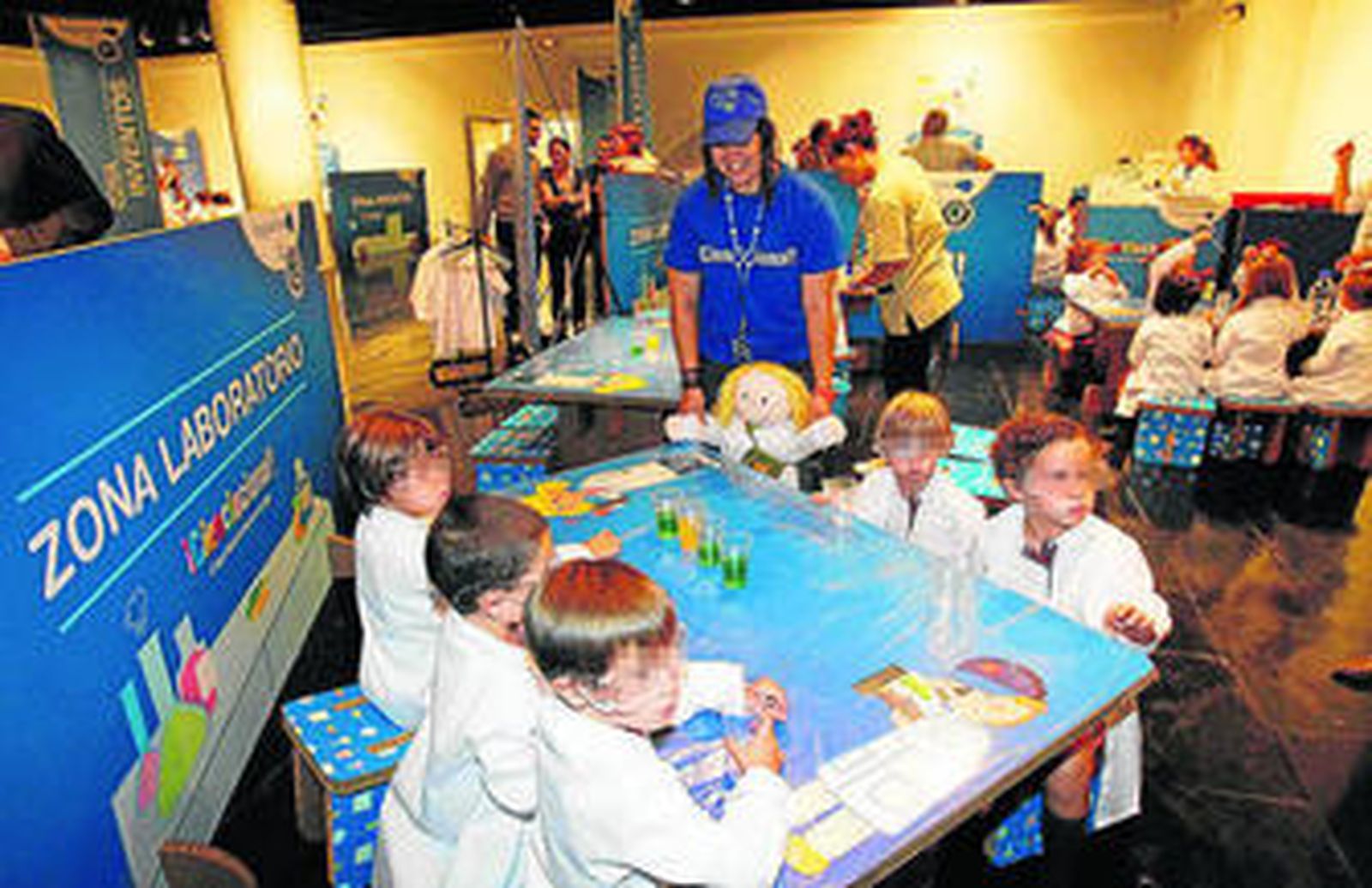 Uno de los talleres de la iniciativa '¡Cienciacional!' durante su estancia en Zaragoza.