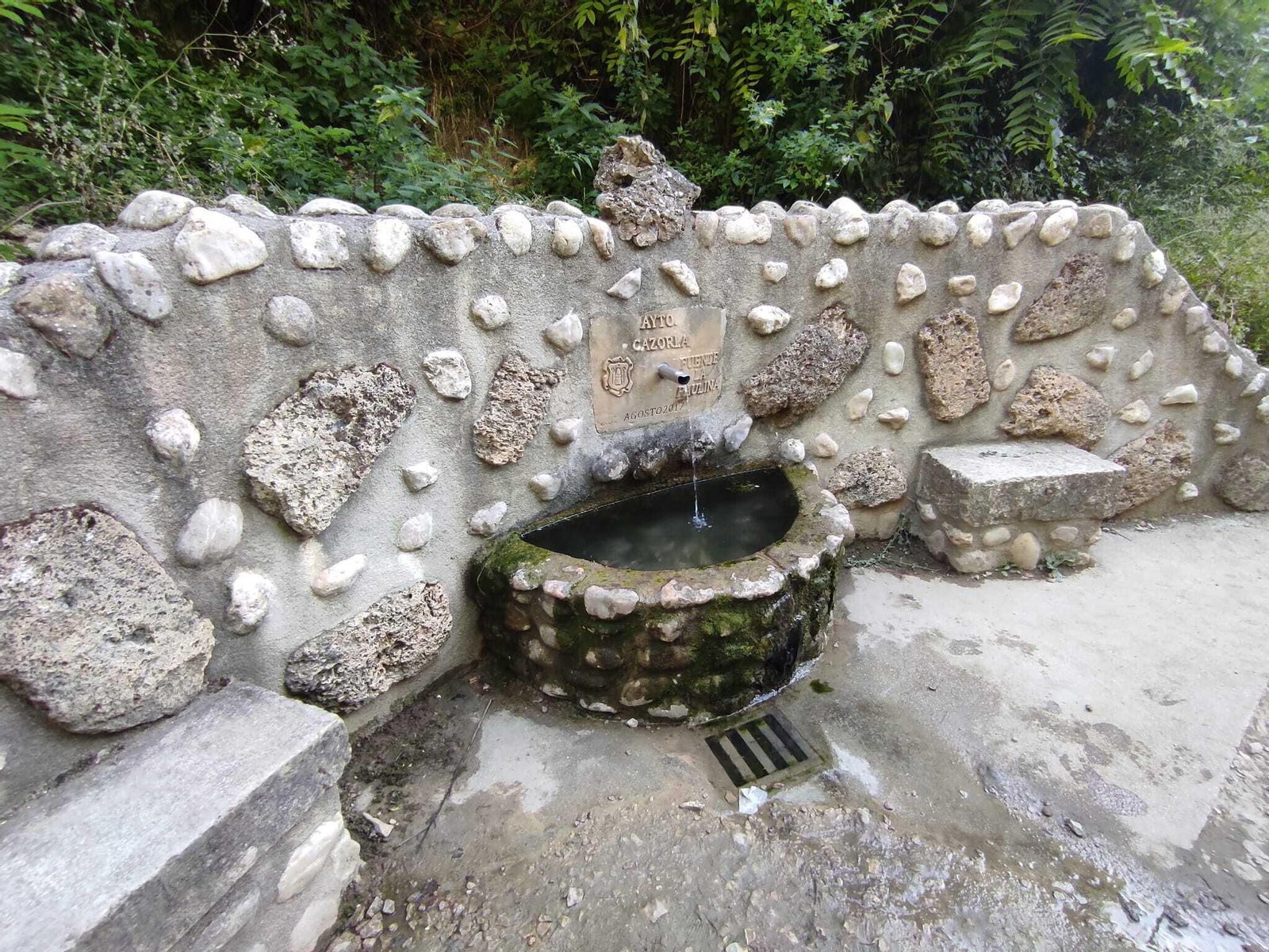 Fuente de agua al inicio del camino. Fuente de agua al inicio del camino.