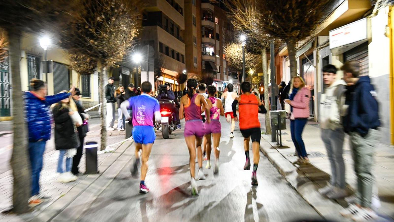 En imágenes: la élite del atletismo mundial despliega su calidad en la Carrera de San Antón de Jaén